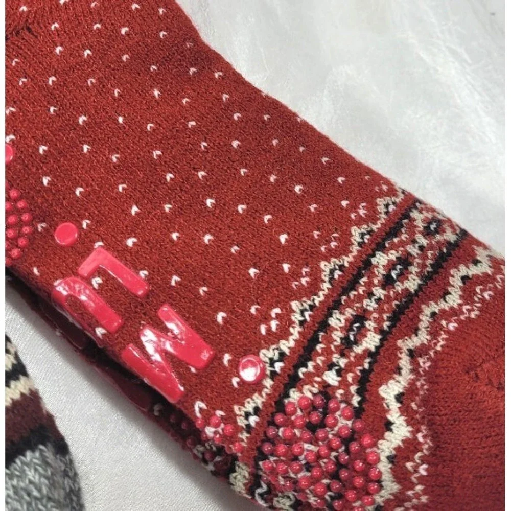 3 Muk Luks Jojoba Infused Gripper Bottom Cabin Socks - Burgundy One Size (6-11)